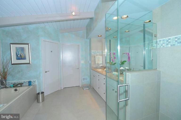 1221 Ranleigh Road McLean, VA 22101 - Photo 10 of 26 Master Bathroom