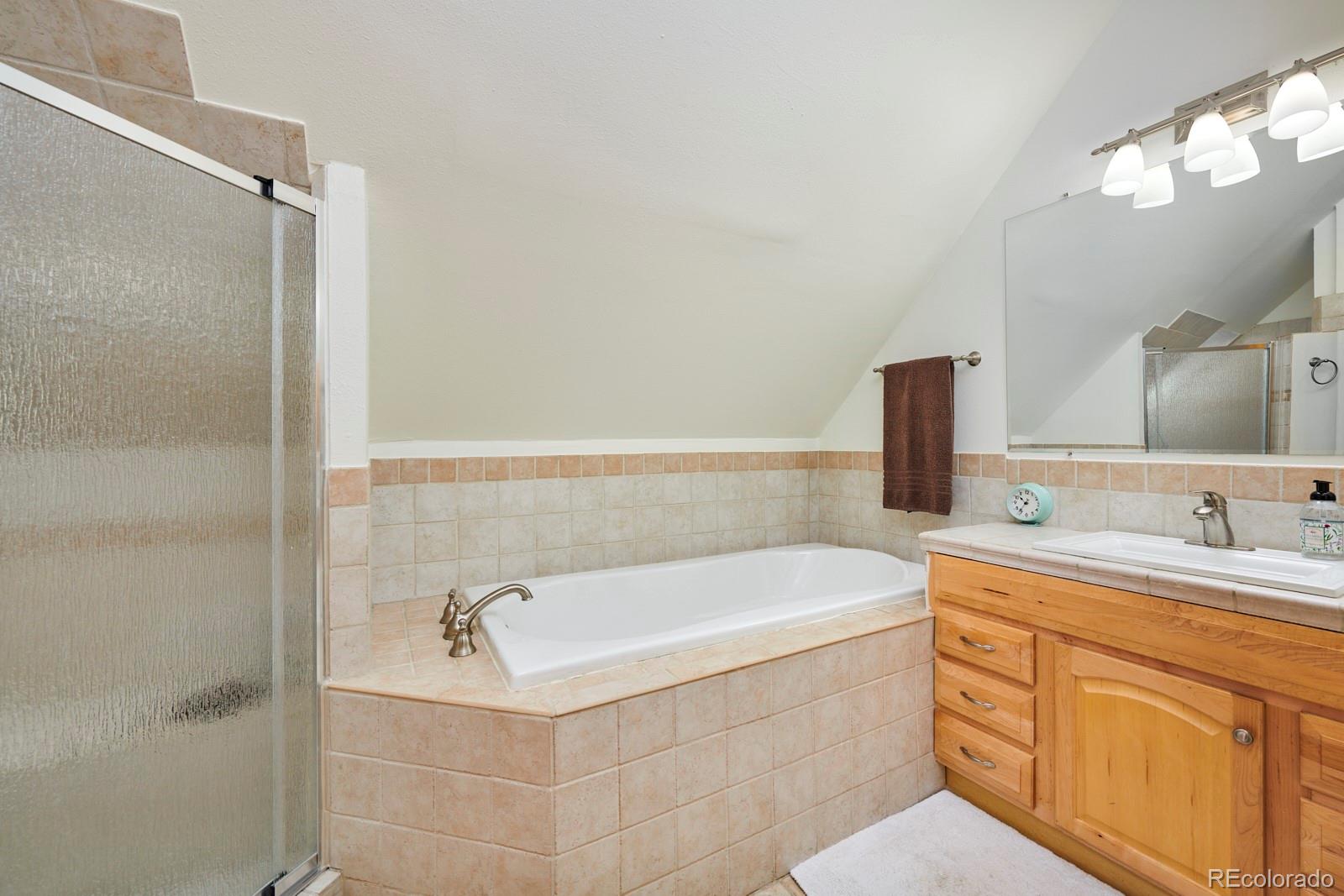 347 East Kelly Road Boulder, CO 80302 - Photo 14 of 29 a bathroom with a bathtub and a sink