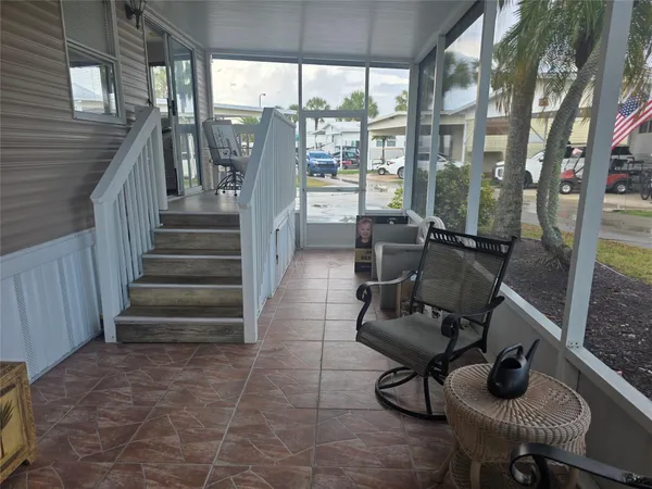 a view of entryway with livingroom