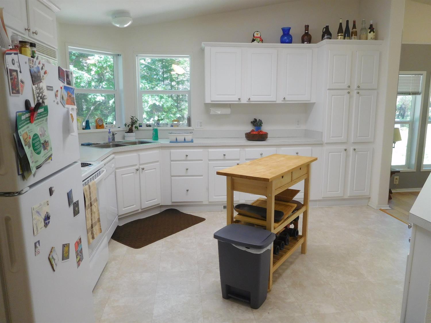 271 Kirkham Road Cave Junction, OR 97523 - Photo 6 of 33 Different view, from formal dining area,