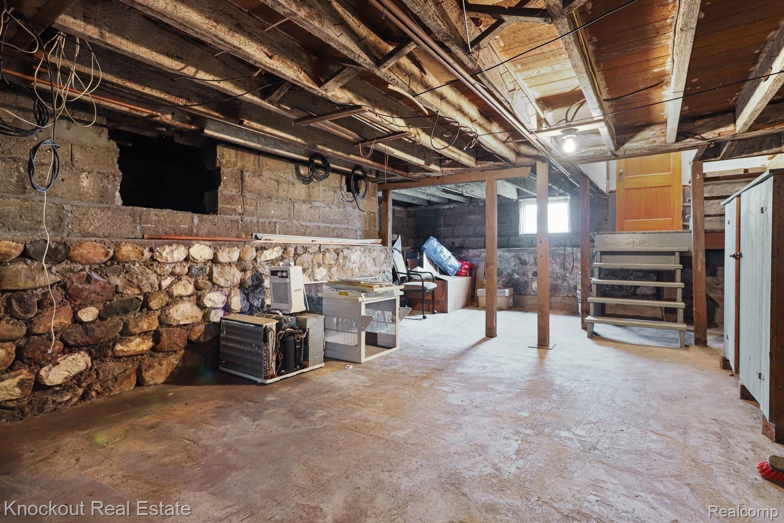 5161 Dixon Road Vassar, MI 48768 - Photo 33 of 68 5160 Dixon Vassar-38.jpg