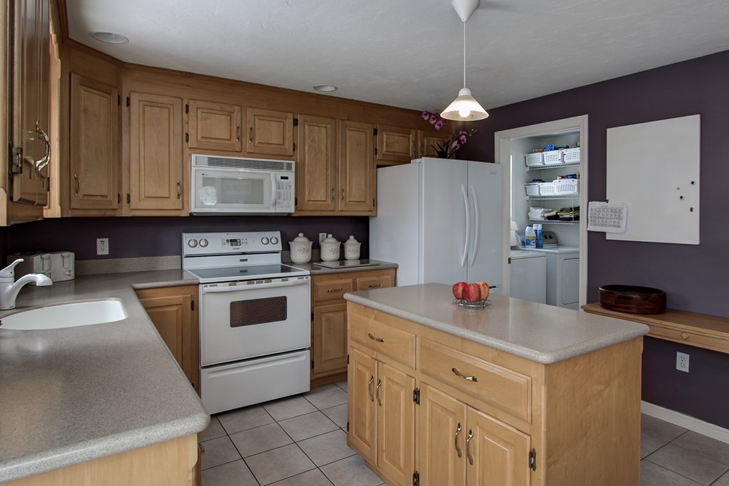 86 Old Town Road Hopkinton, MA 01748 - Photo 3 of 26 Gallery Image 3