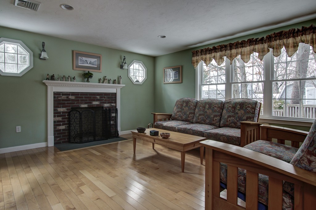 86 Old Town Road Hopkinton, MA 01748 - Photo 8 of 26 Gallery Image 8