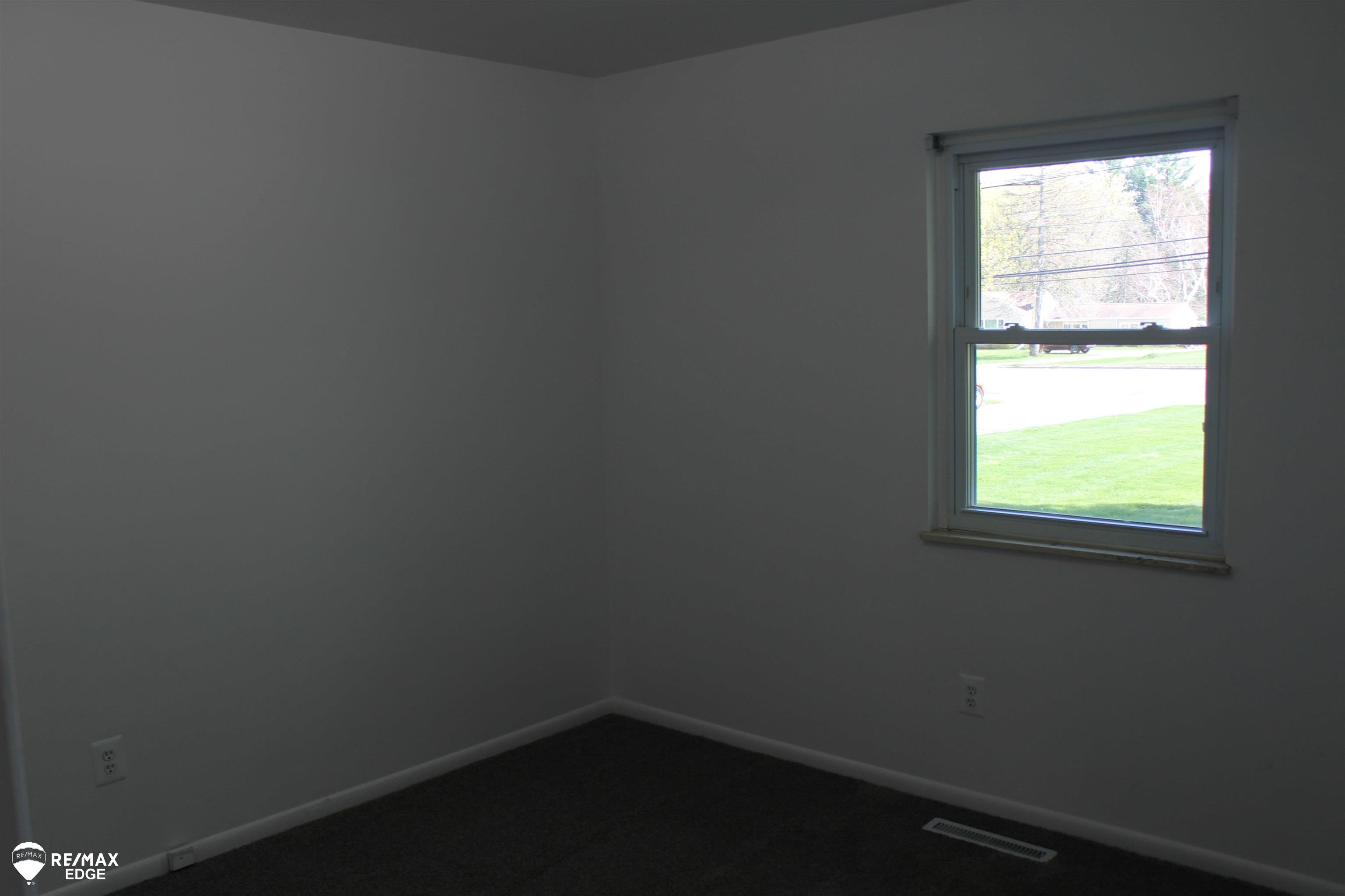 8327 Davison Road Davison, MI 48423 - Photo 13 of 22 50107070-12.JPG