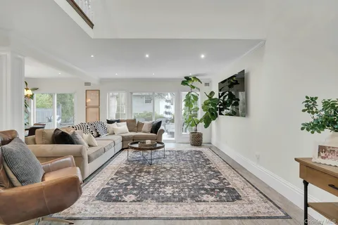 $1,069,000 | 54 Estate Court, Unit 54, Woodbury, NY 11797