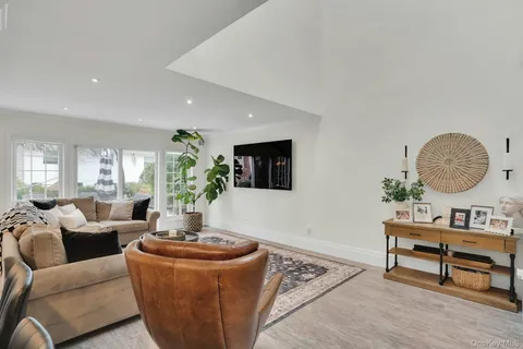 $1,069,000 | 54 Estate Court, Unit 54, Woodbury, NY 11797