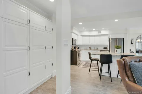 $1,069,000 | 54 Estate Court, Unit 54, Woodbury, NY 11797