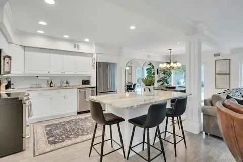 $1,069,000 | 54 Estate Court, Unit 54, Woodbury, NY 11797