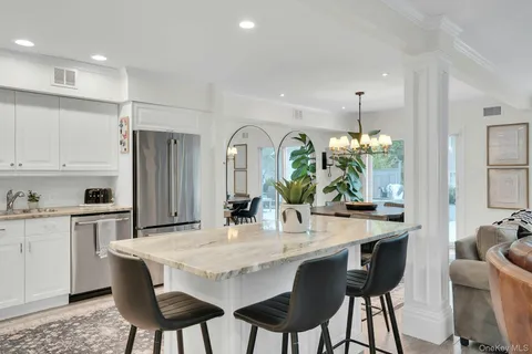 $1,069,000 | 54 Estate Court, Unit 54, Woodbury, NY 11797