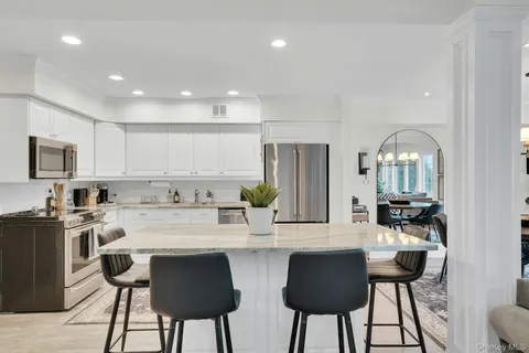 $1,069,000 | 54 Estate Court, Unit 54, Woodbury, NY 11797