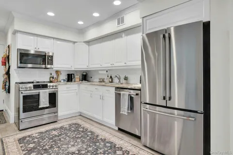 $1,069,000 | 54 Estate Court, Unit 54, Woodbury, NY 11797