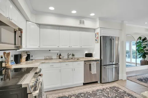 $1,069,000 | 54 Estate Court, Unit 54, Woodbury, NY 11797