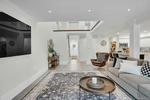 $1,069,000 | 54 Estate Court, Unit 54, Woodbury, NY 11797