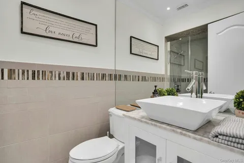 $1,069,000 | 54 Estate Court, Unit 54, Woodbury, NY 11797