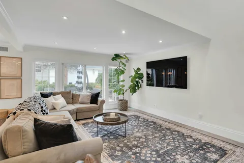 $1,069,000 | 54 Estate Court, Unit 54, Woodbury, NY 11797