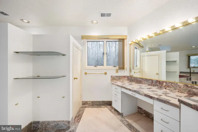 $949,000 | 6207 Possum Trot Court, Manassas, VA 20112