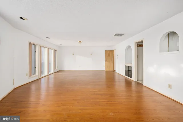 $949,000 | 6207 Possum Trot Court, Manassas, VA 20112