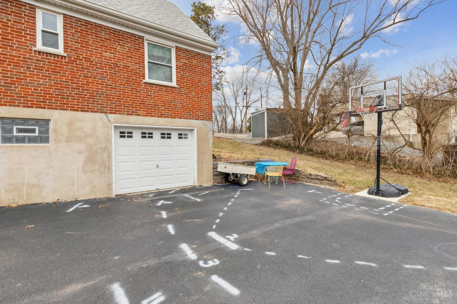 3089 Crest Road Cincinnati, OH 45251 - Photo 34 of 39