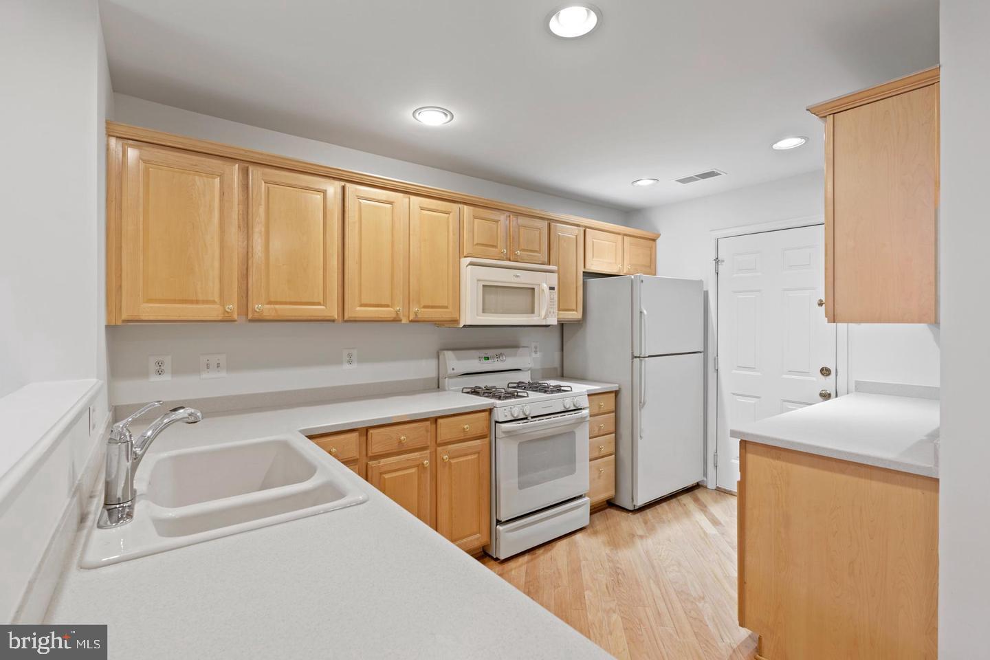 1925 Crescent Park Drive, Unit 105A Reston, VA 20190 - Photo 5 of 23