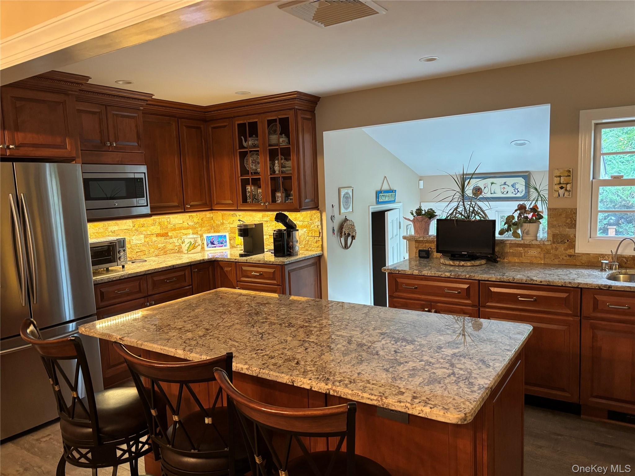 20 High Ridge Road Plainview, NY 11803 - Photo 3 of 3 Gallery Image 3