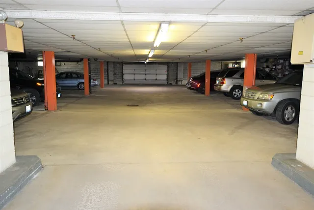 $189,000 | 9620 South Komensky Avenue, Unit 305, Oak Lawn, IL 60453