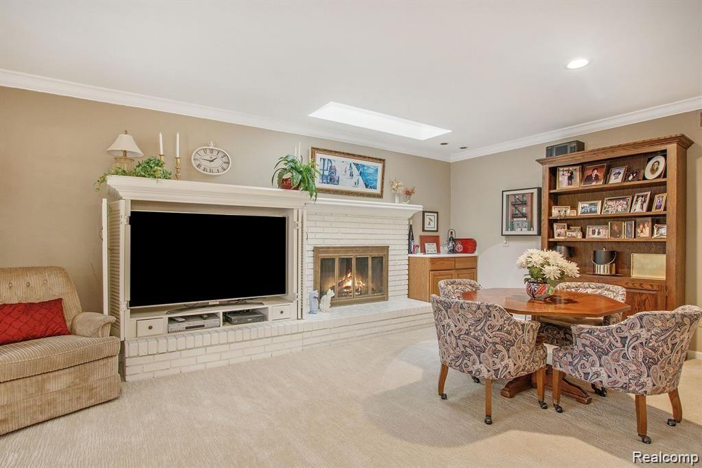 35931 Smithfield Road Farmington, MI 48335 - Photo 6 of 46 IMG_9011.jpg