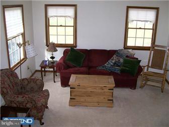 369 Harding Highway Carneys Point, NJ 08069 - Photo 2 of 10 Living Room