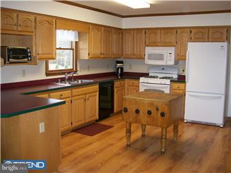 369 Harding Highway Carneys Point, NJ 08069 - Photo 5 of 10 Kitchen
