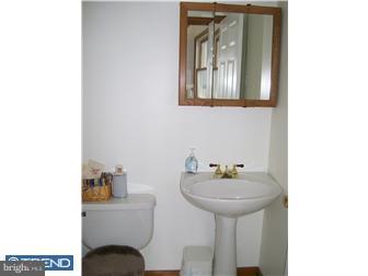369 Harding Highway Carneys Point, NJ 08069 - Photo 7 of 10 Bathroom