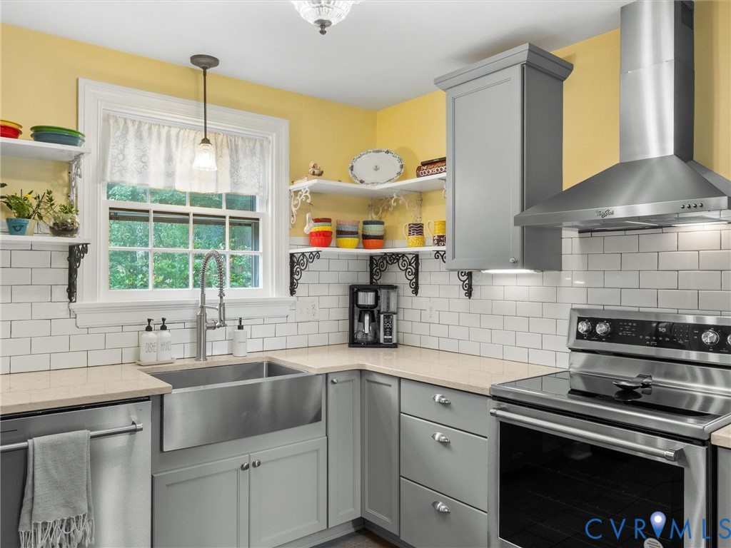 7505 Glebe Road Henrico, VA 23229 - Photo 15 of 42 Stainless hood, electric cooking