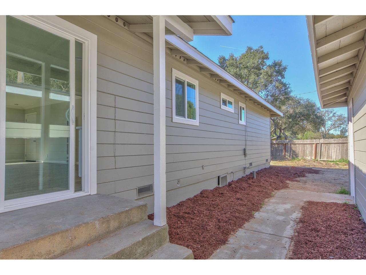 19265 Mallory Canyon Road Salinas, CA 93907 - Photo 15 of 17 a backyard of a house