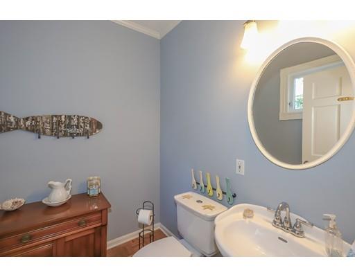 16 Elmwood Road Swampscott, MA 01907 - Photo 4 of 28 Gallery Image 4