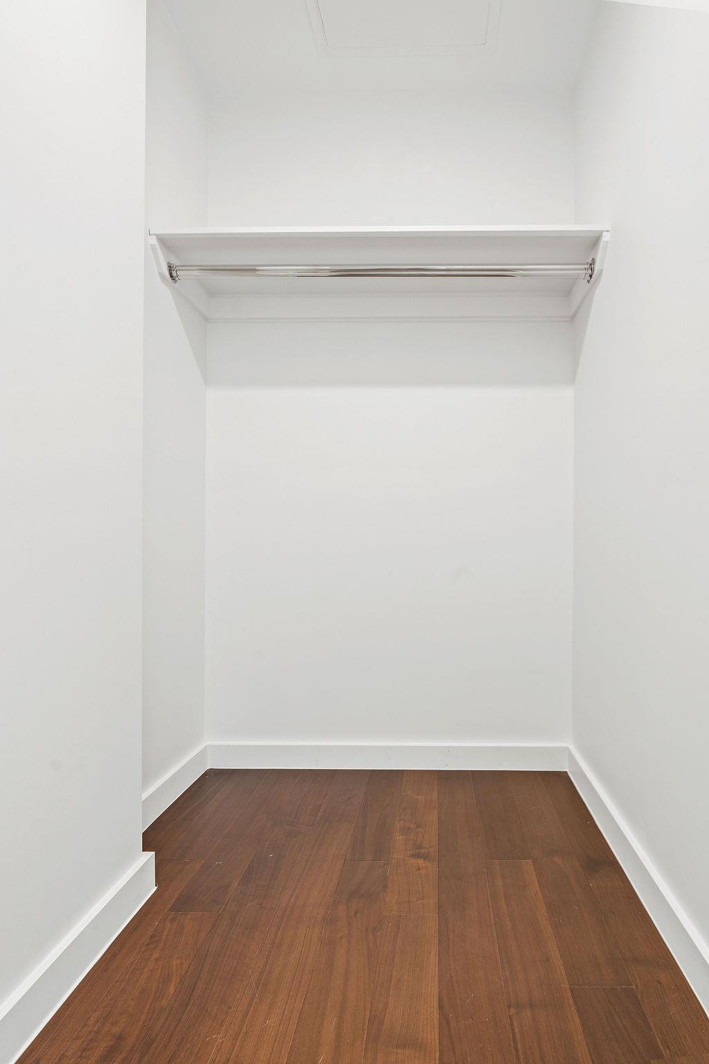 27-20 42nd Road, Unit 8J Queens, NY 11101 - Photo 5 of 8