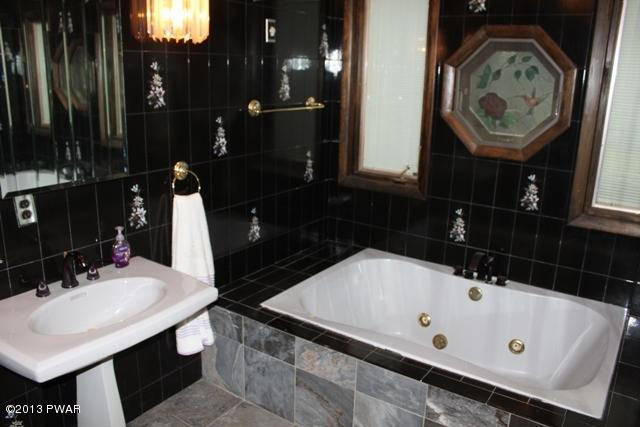 106 Half Moon Road Hawley, PA 18428 - Photo 20 of 35 Gallery Image 20