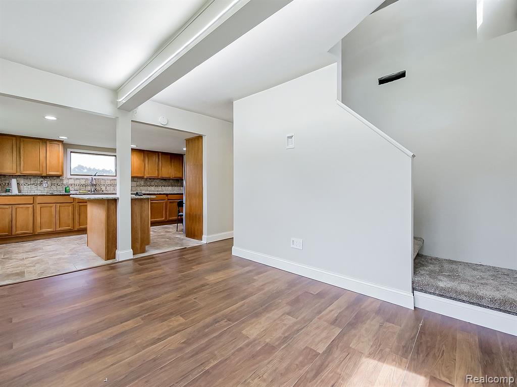 44120 Utica Road Utica, MI 48317 - Photo 4 of 23