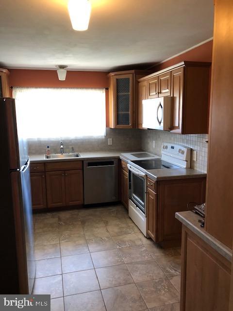 29 Hilltop Road Levittown, PA 19056 - Photo 3 of 13 Kitchen