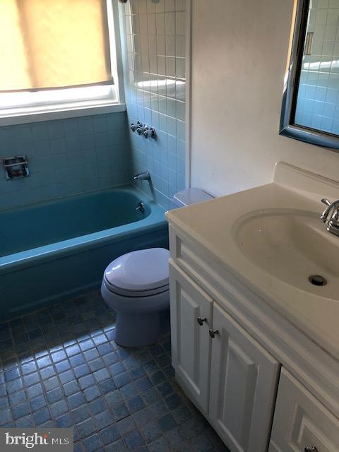 29 Hilltop Road Levittown, PA 19056 - Photo 7 of 13 Bath
