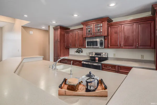 $824,900 | 4715 West 200 South, Warsaw, IN 46580