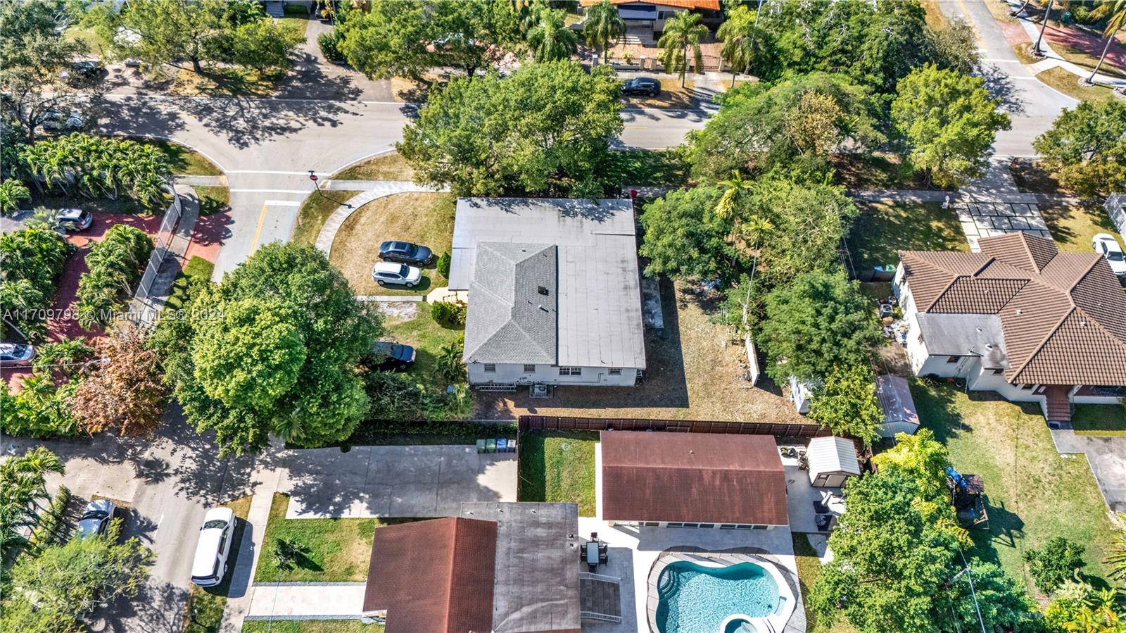 8135 Southwest 26th Street Miami, FL 33175 - Photo 8 of 40 Gallery Image 8