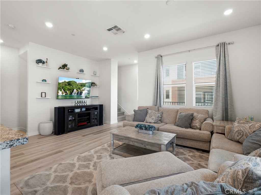 27013 Hummingbird Lane Valencia, CA 91381 - Photo 17 of 54