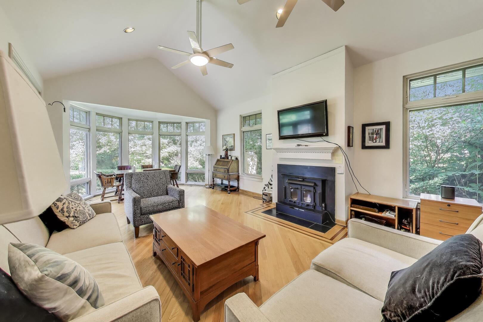 1295 Sunview Lane Winnetka, IL 60093 - Photo 12 of 36