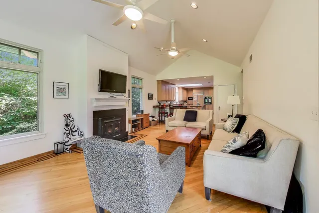 $1,299,000 | 1295 Sunview Lane, Winnetka, IL 60093