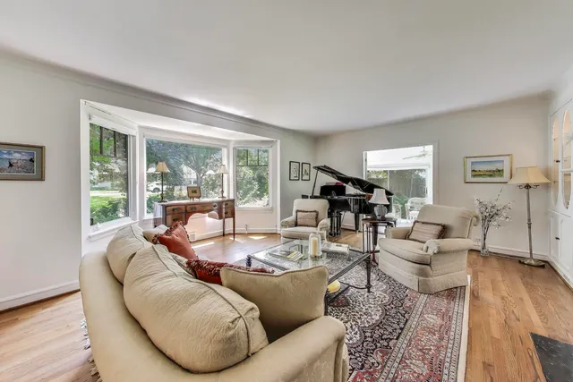 $1,299,000 | 1295 Sunview Lane, Winnetka, IL 60093