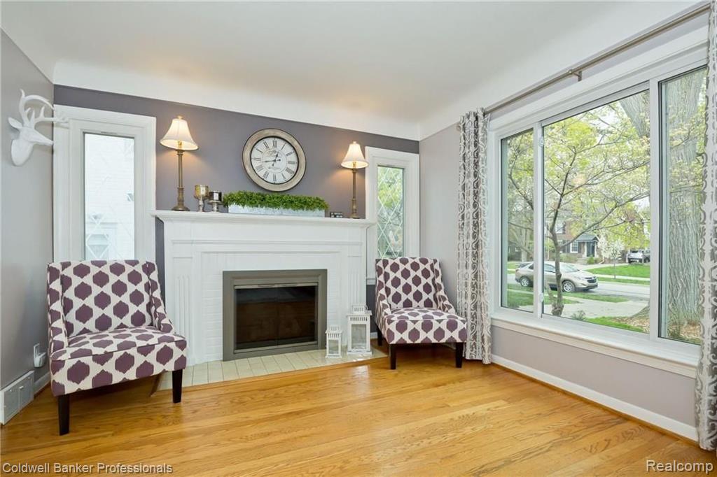 1339 Hampton Road Grosse Pointe Woods, MI 48236 - Photo 6 of 32