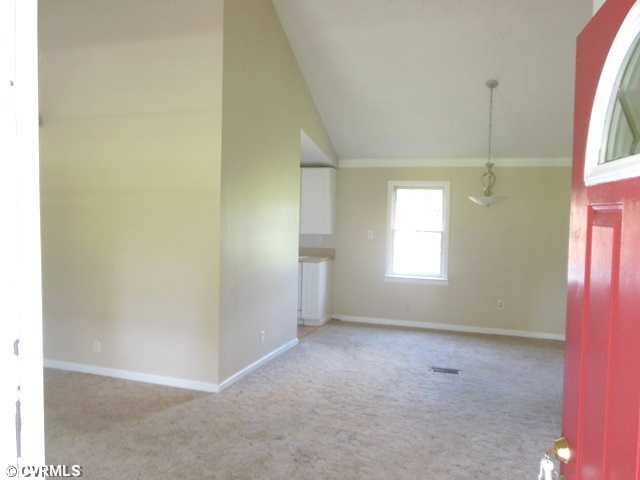 162 Columbia Road Cartersville, VA 23027 - Photo 2 of 17 Foyer