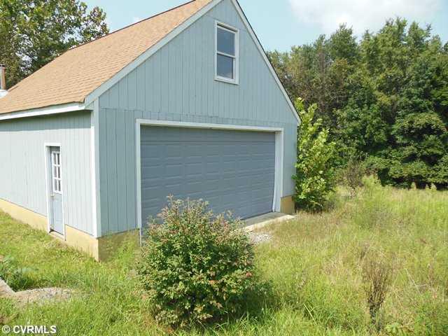 162 Columbia Road Cartersville, VA 23027 - Photo 14 of 17 Parking Lot/Garage