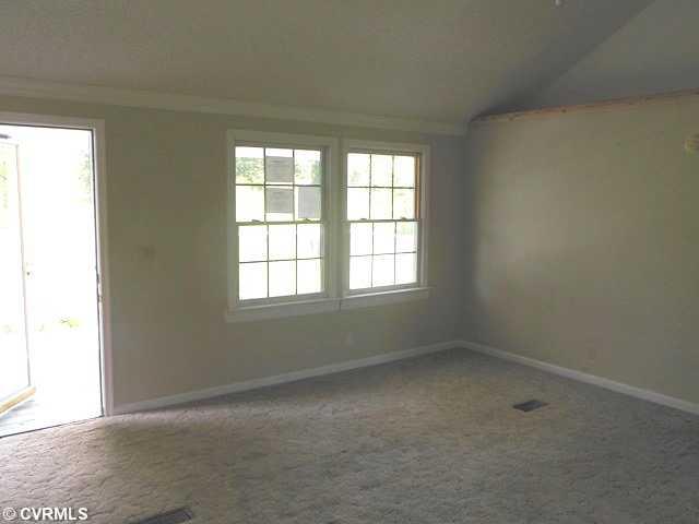162 Columbia Road Cartersville, VA 23027 - Photo 3 of 17 Living Room