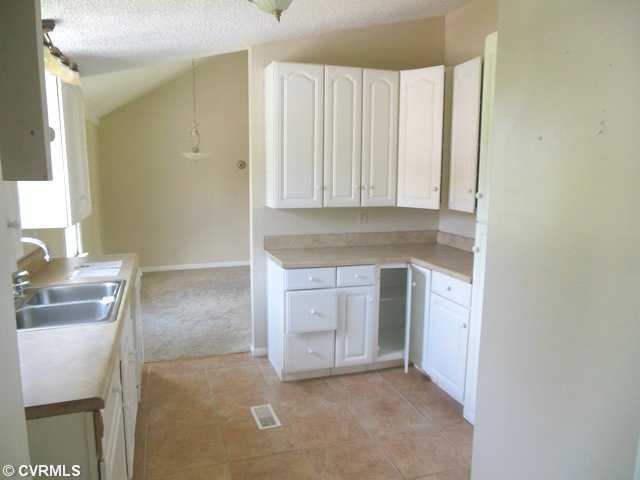 162 Columbia Road Cartersville, VA 23027 - Photo 9 of 17 Kitchen