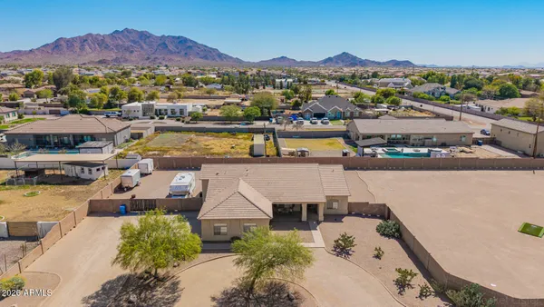 $1,049,000 | 2813 East Cedar Waxwing Drive, Gilbert, AZ 85298