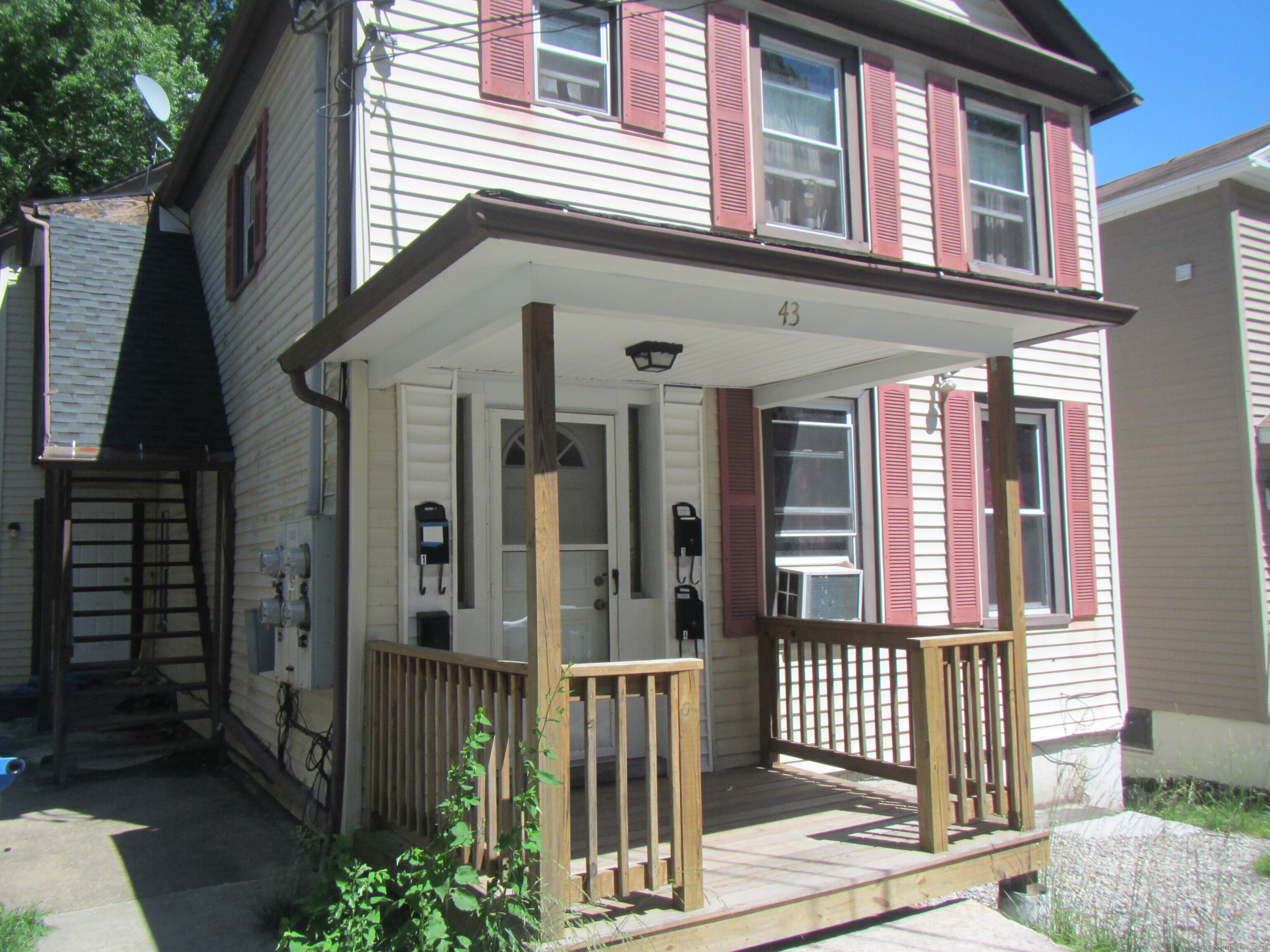 43 Union Street Norwich, CT 06360 - Photo 1 of 1 front view of a house